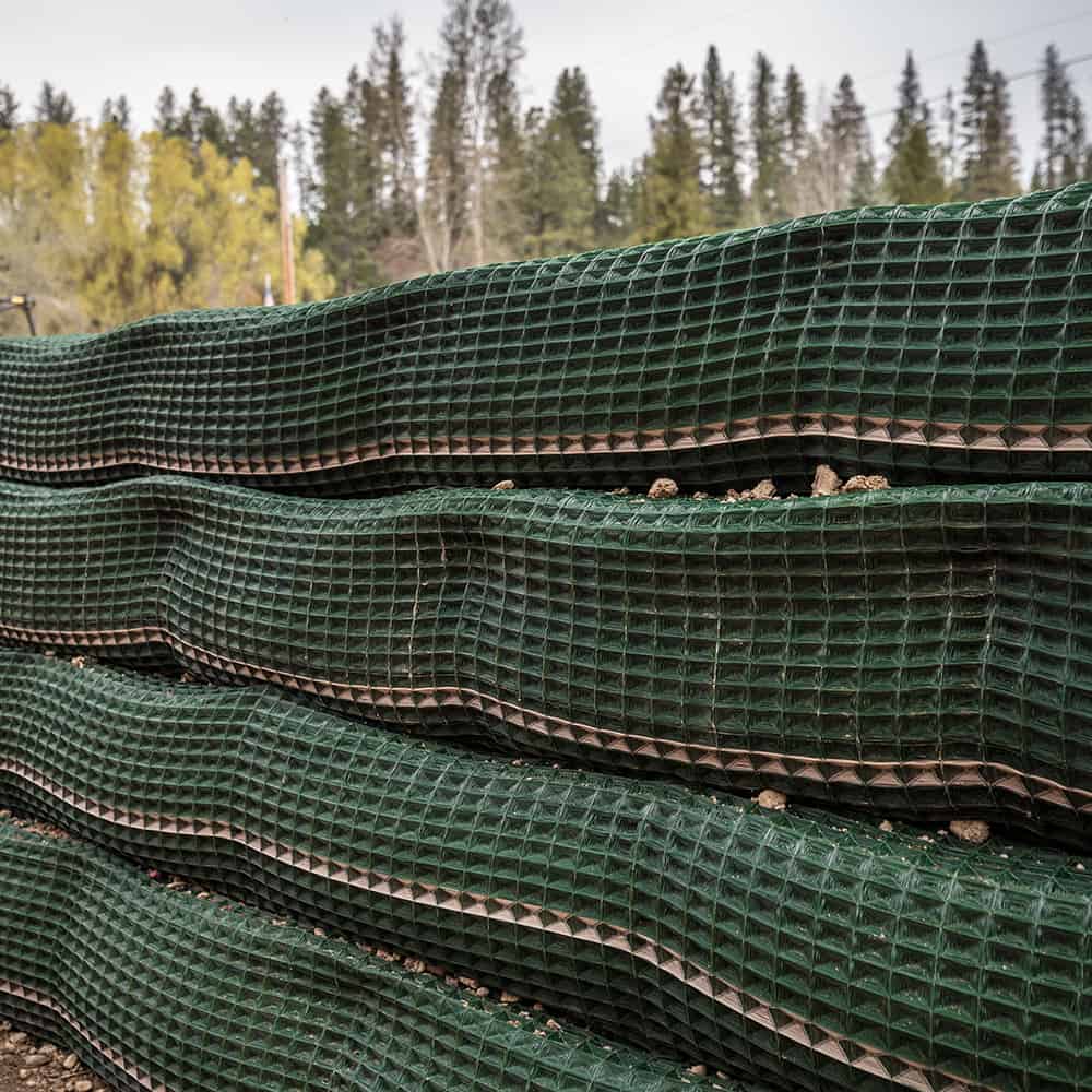 Large stabilization embankment using Pyrawall