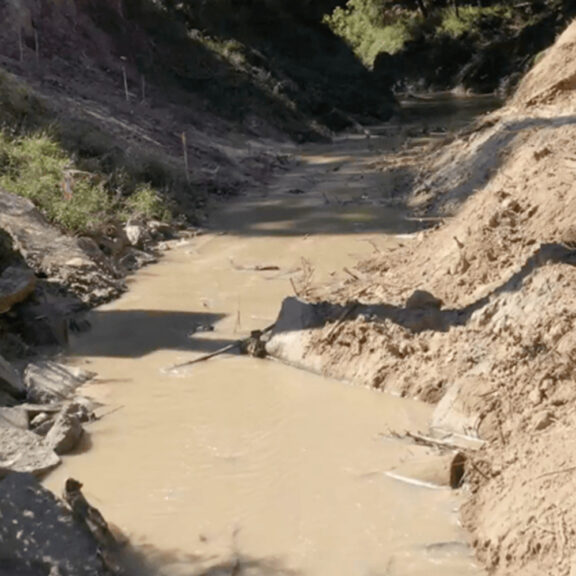 A large washout in Lemm Gully prior to installing the GEOWEB Vegetated Retaining Wall